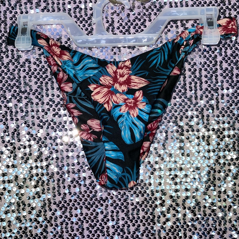 Flower Bikini 🌸 - Picture 5 of 7